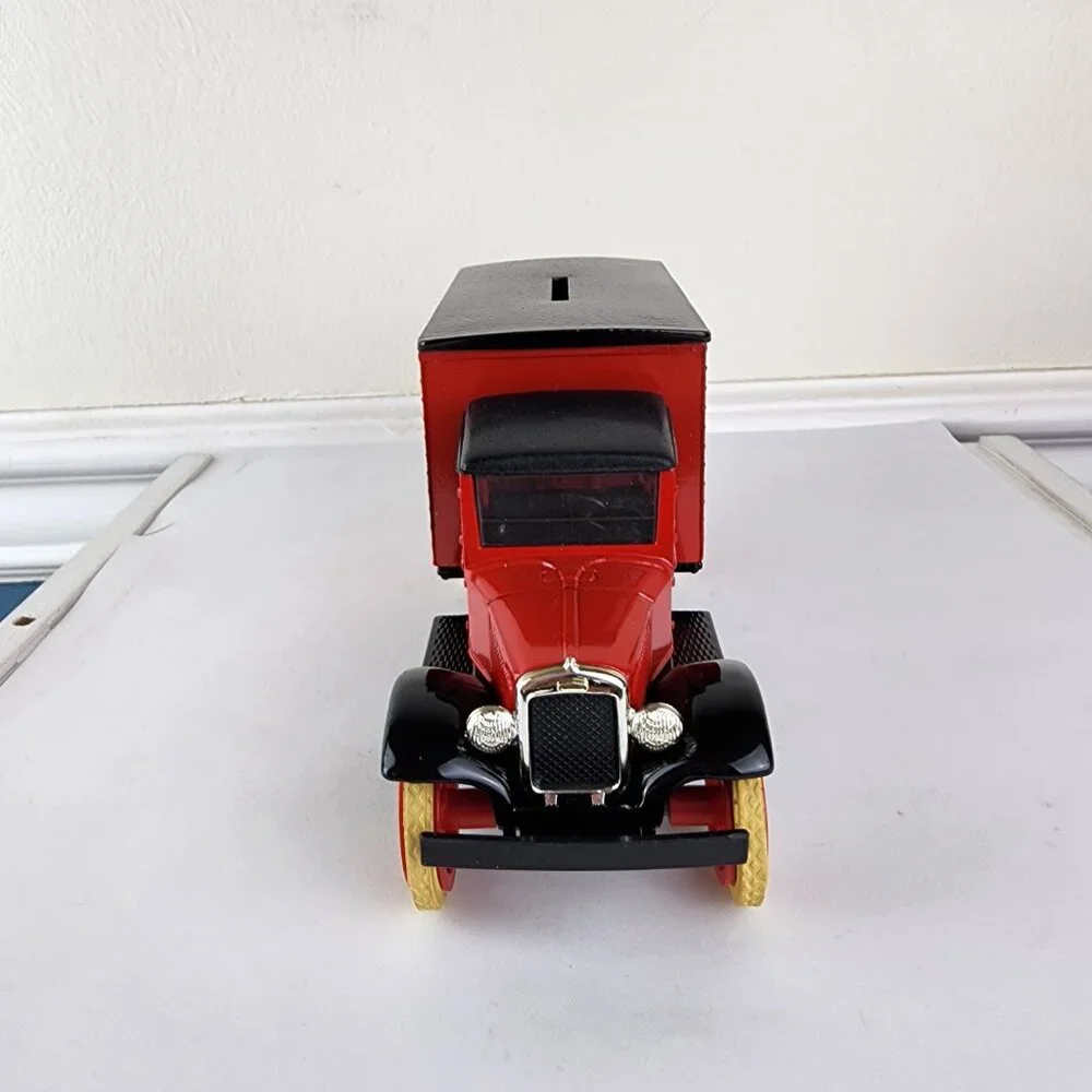 Ertl 1931 Hawkeye Die-Cast Metal Turkey Hill Truck Bank NWOT